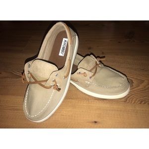 Khombu boat shoes in tan
